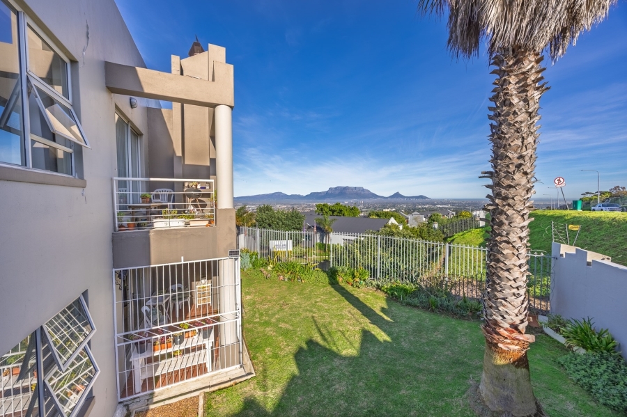2 Bedroom Property for Sale in Loevenstein Western Cape